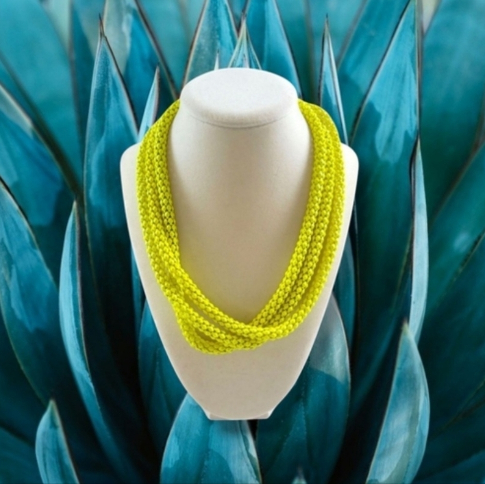 NWOT Pretty Vibrant Yellow Popcorn Chain Statement Necklace (OS)